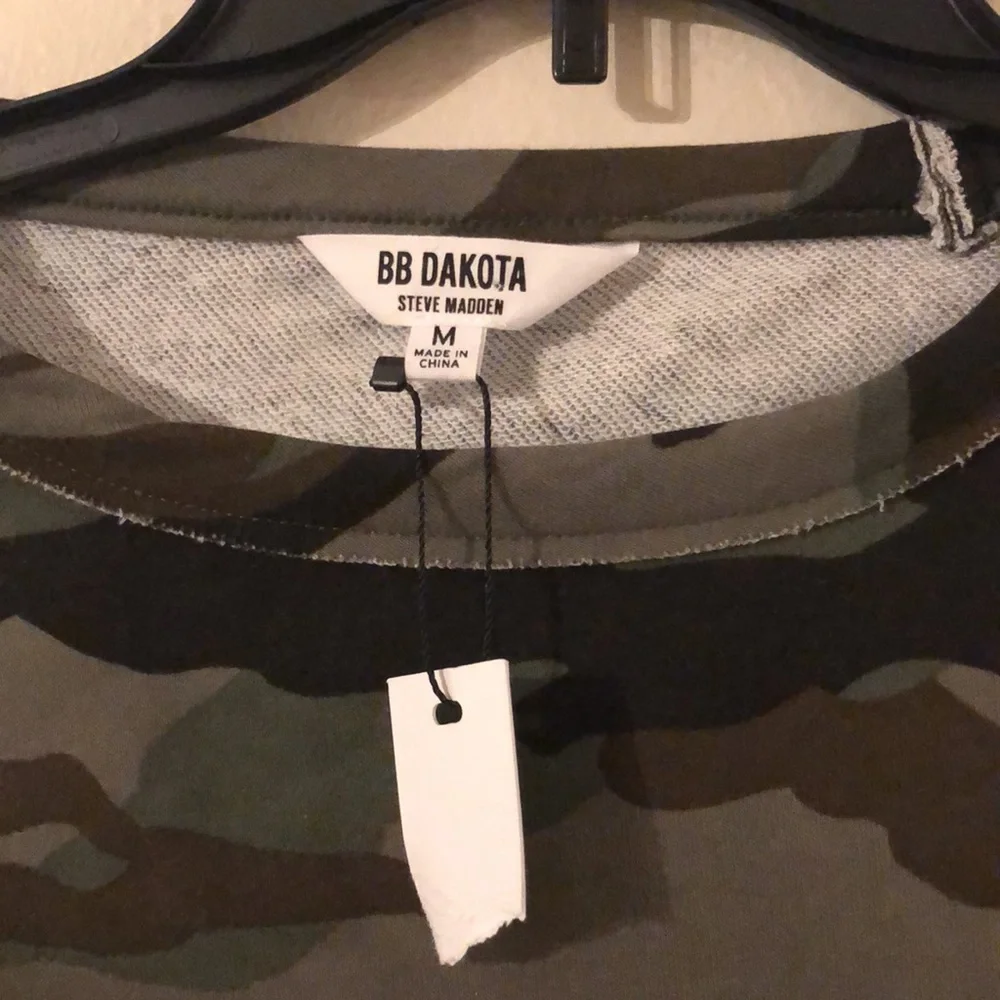 Bb Dakota camo top,size M - Picture 3 of 5